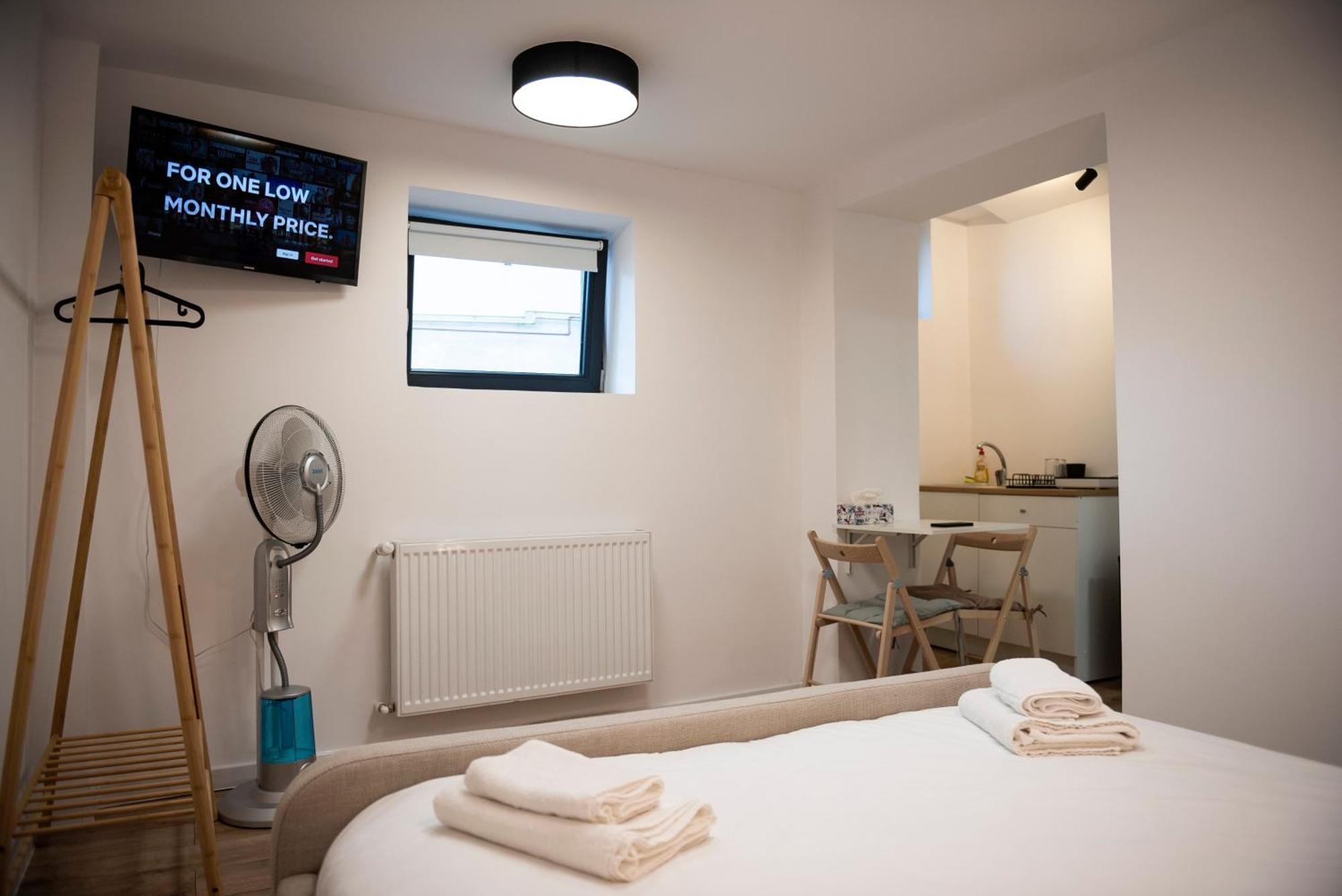 Lazynest Residence Bukarest Zimmer foto